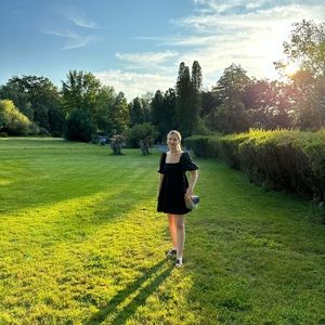 Meet your Posher, Dana